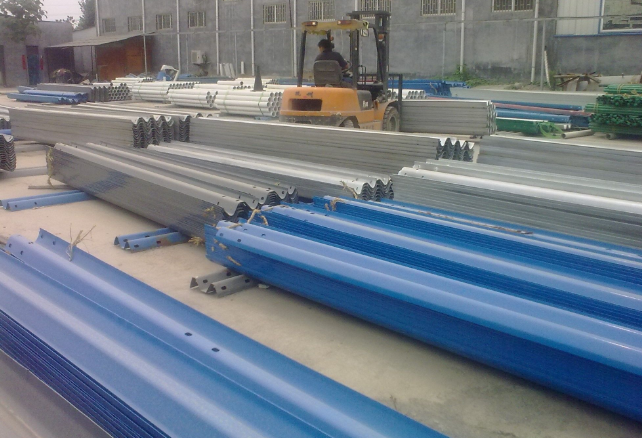 波形护栏价格 波形护栏价格